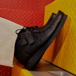 Mens Clarks Wallabee EVO Chukka Boot - Black Leather