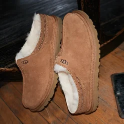 Mens UGG® Neuman Slipper - Chestnut