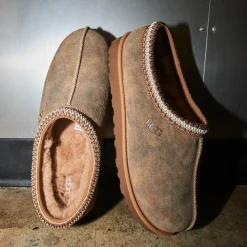 Mens UGG® Tasman Baxter Slipper - Chestnut
