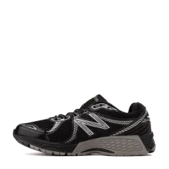 New Balance 860v2 Athletic Shoe - Black / Silver Metallic