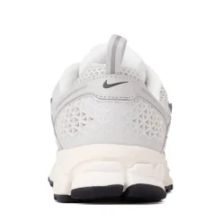 Nike Vomero 5 Athletic Shoe - Big Kid - Photon Dust / Gridiron / Sail / Chrome