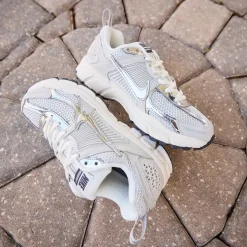 Nike Vomero 5 Athletic Shoe - Big Kid - Photon Dust / Gridiron / Sail / Chrome