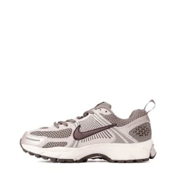 Nike Vomero 5 Athletic Shoe - Big Kid - Taupe Haze / Silt Red / Pale Ivory / Tattoo