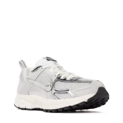 Nike Vomero 5 Athletic Shoe - Little Kid - Photon Dust / Gridiron / Sail / Chrome