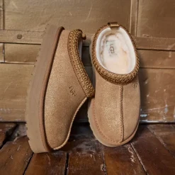 UGG® Tazz Dazzle Platform Slipper - Little Kid / Big Kid - Chestnut