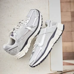 Womens Nike Zoom Vomero 5 Athletic Shoe - Photon Dust / Gridiron / Sail / Chrome